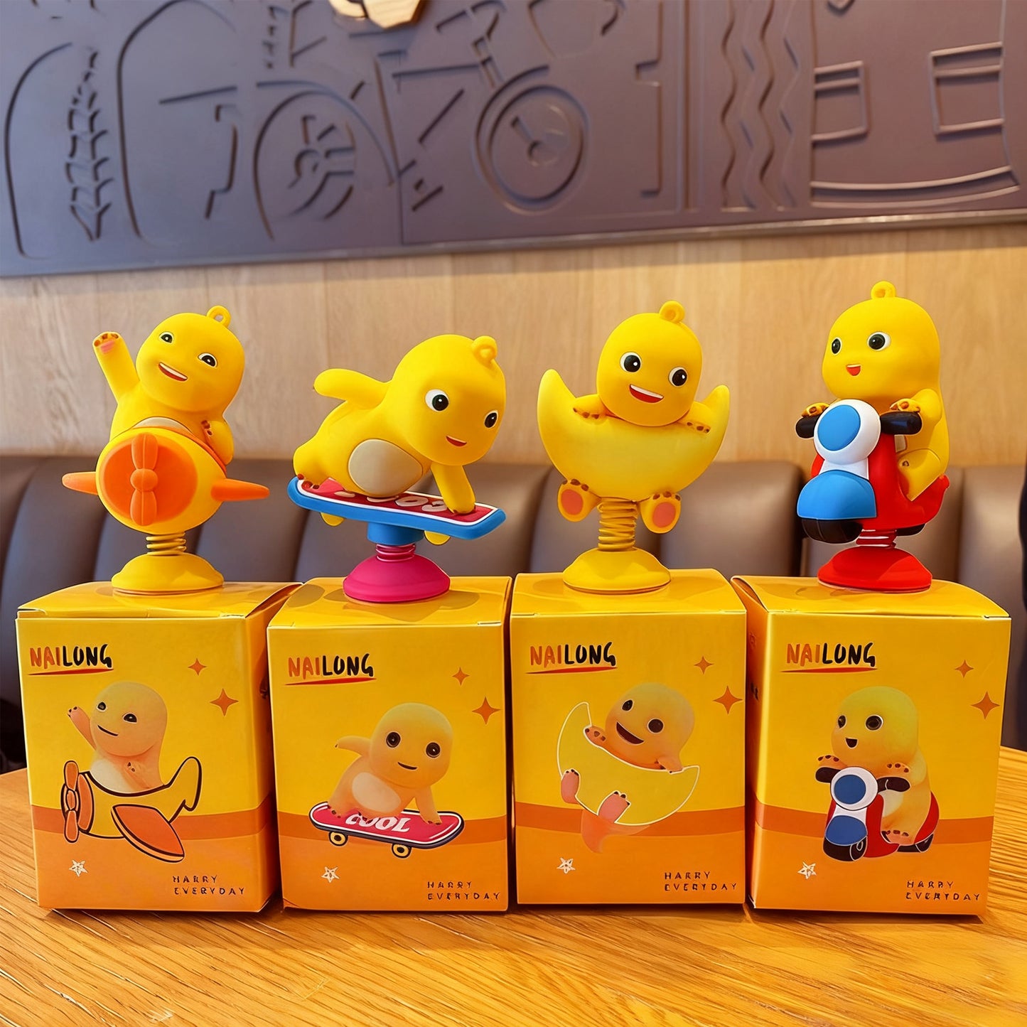 [2025 New]Ornaments Stocking StuffersBobble Head Cute Creative Dragon Shaking Car Dashboard House Shake Head Decoration Nice Gift